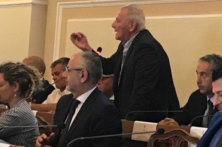 Giuseppe Cannata condannato omotransfobia vercelli