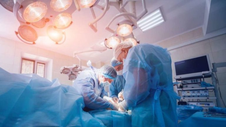 medico varese insulti omofobi