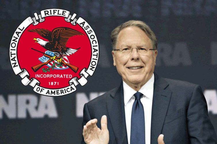 Wayne LaPierre New York contro l’NRA