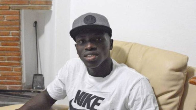 razzismo spiaggia Senegalese