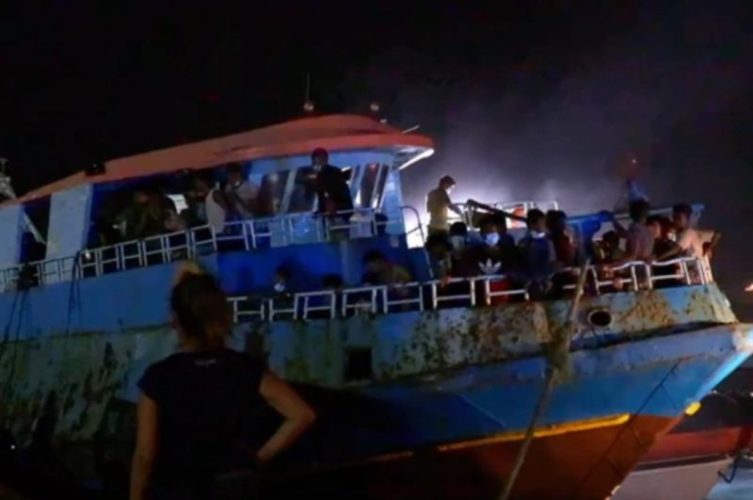 migranti Lampedusa sbarchi