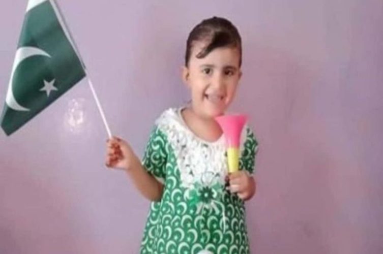 Bimba stuprata bruciata Pakistan