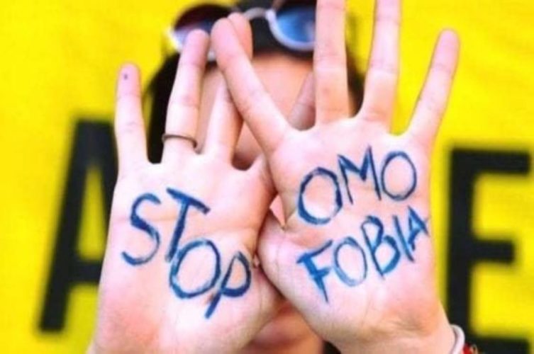 Cagliari, dipendente gay, festa