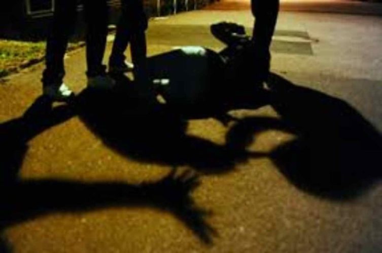 coppia gay aggredita