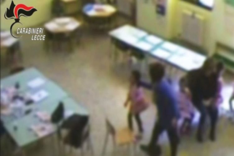 maestra d'asilo minaccia alunni (foto dal web)