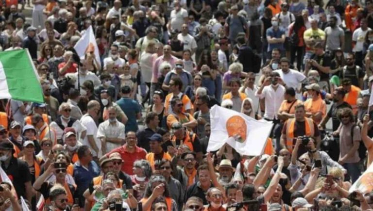 negazionisti Covid Roma (foto dal web)