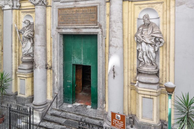 EDIT Napoli 2022: Allegra Hicks in mostra alla chiesa dell'Arte della Seta