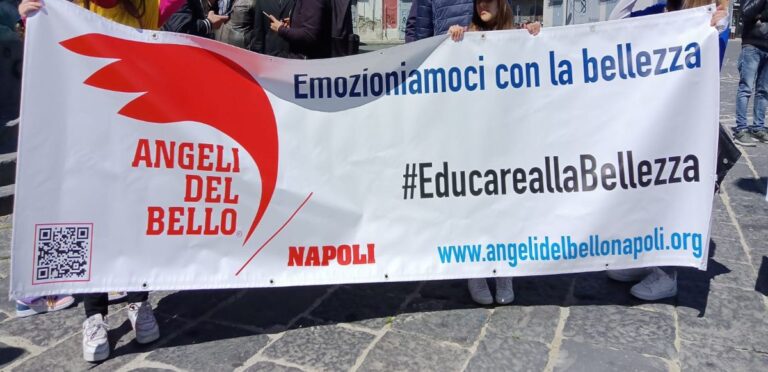 Angeli del bello Napoli corteo anti graffiti