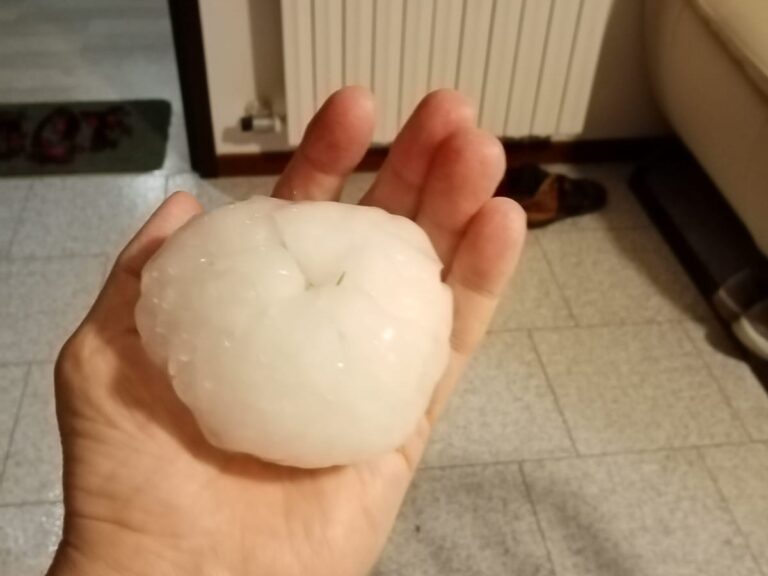 Maltempo in Lombardia: sfollati e un morto in Brianza