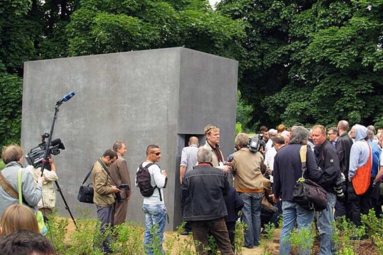 Berlino. Vandalizzato il monumento alla memoria delle vittime omosessuali del Terzo Reich