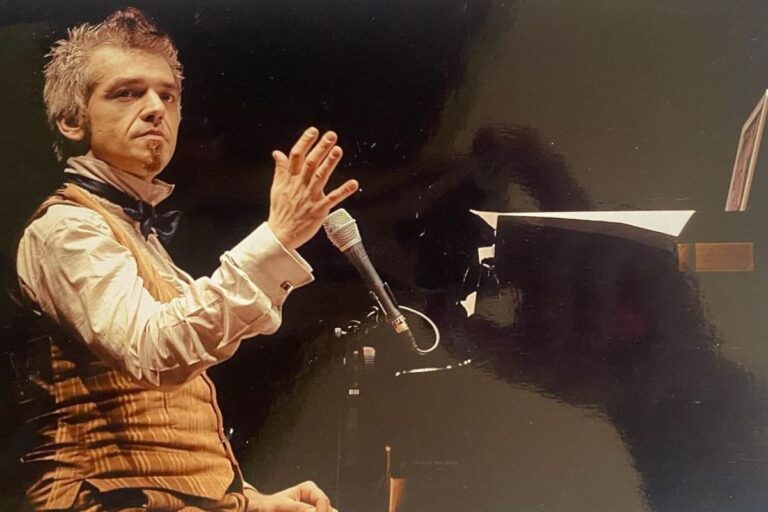 Offese al pubblico di Selinunte, Morgan si scusa: "Reazione ingiustificabile" - VIDEO