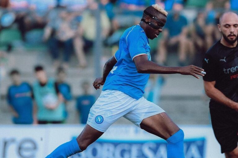 Calciomercato Napoli, l'agente di Osimhen sbarca in ritiro: rinnovo o Arabia Saudita?