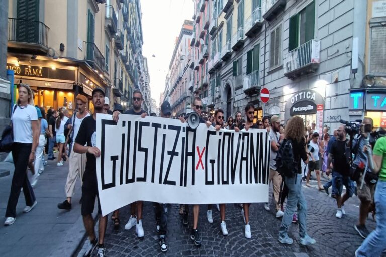 Un corteo per Giovanni: così Napoli scende in strada contro la criminalità